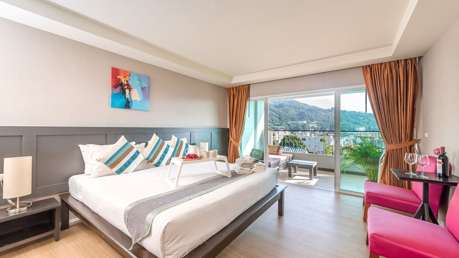 rooms-deluxe-room