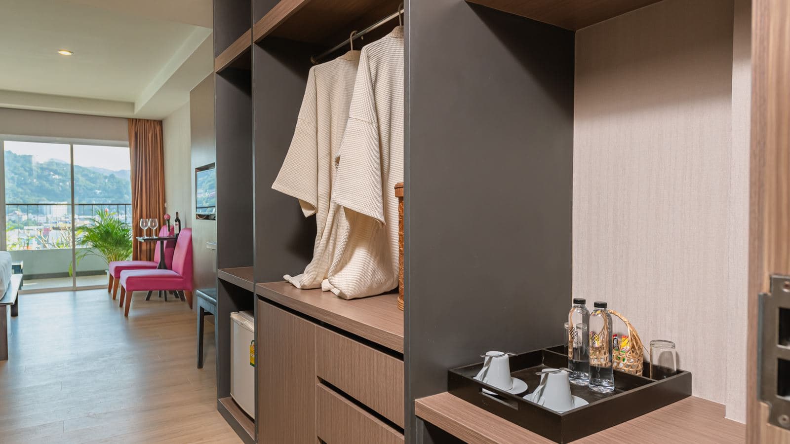rooms-deluxe-room