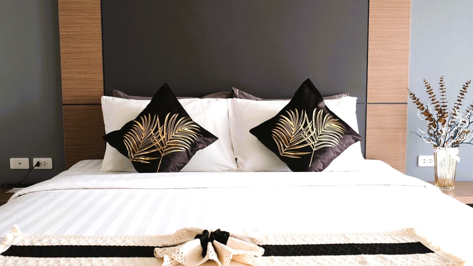 rooms-deluxe-room