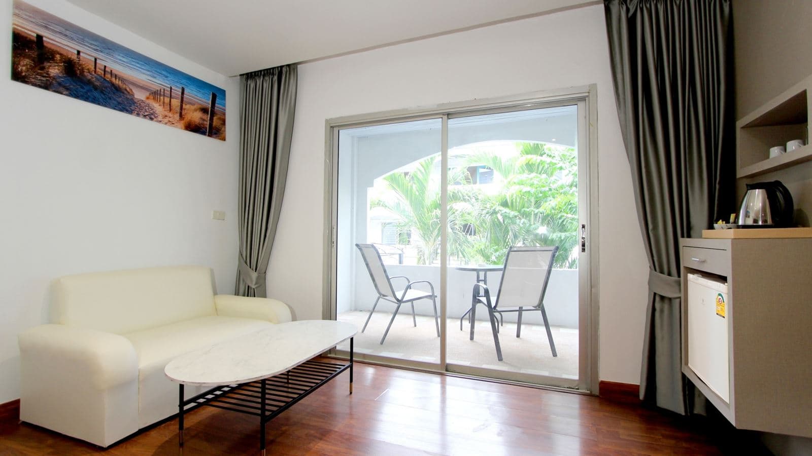 rooms-deluxe-room