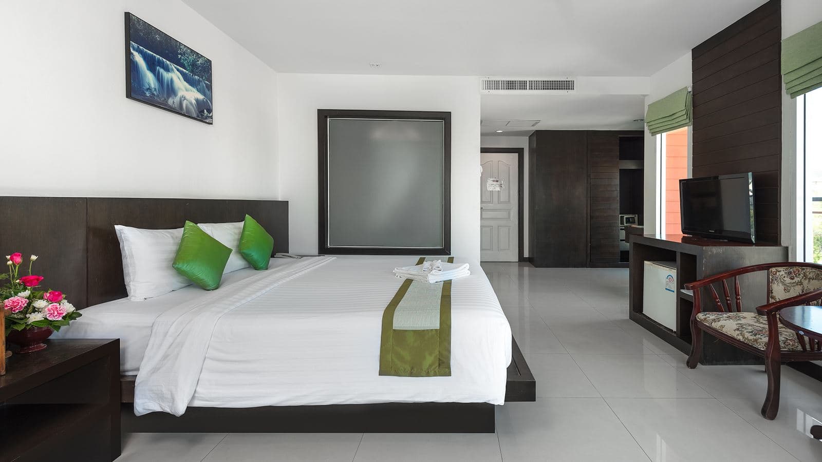 rooms-deluxe-room