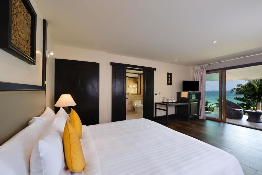 rooms-deluxe-jacuzzi-sea-view