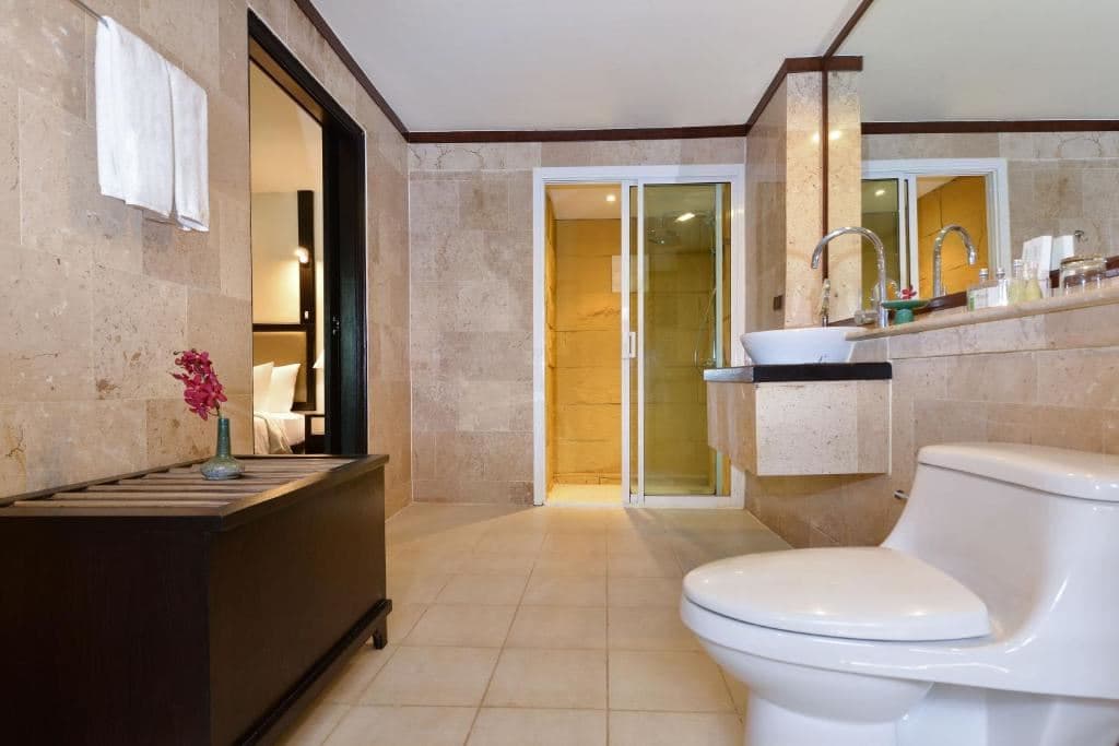 rooms-deluxe-jacuzzi-sea-view