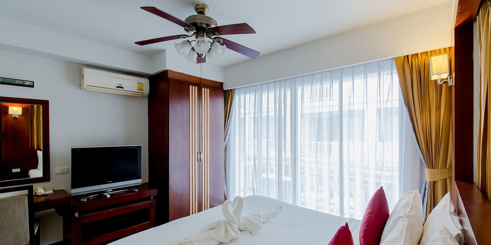 rooms-classic-room