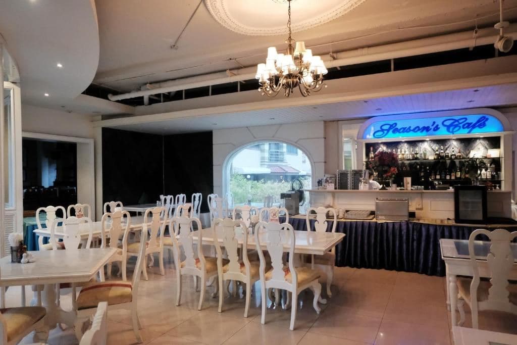 restaurants-seasonss-cafe