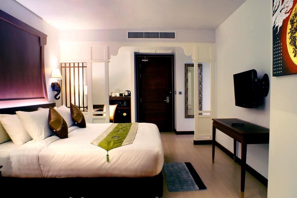 rooms-deluxe-city-view-or-sea-view