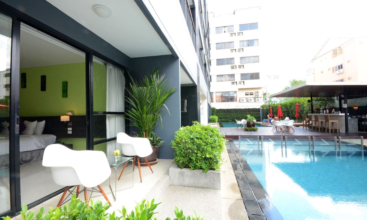 rooms-pool-pent