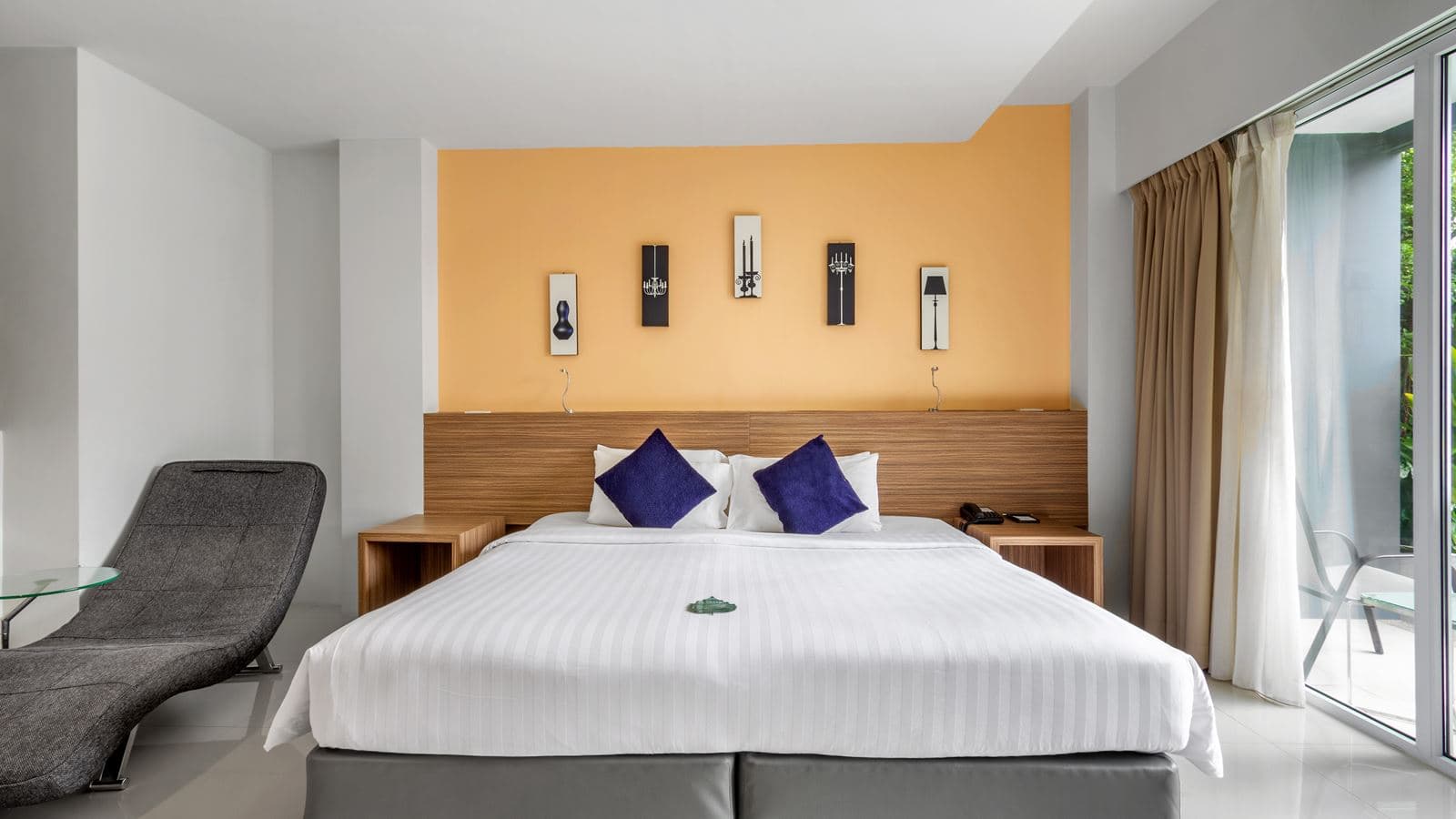rooms-pool-pent