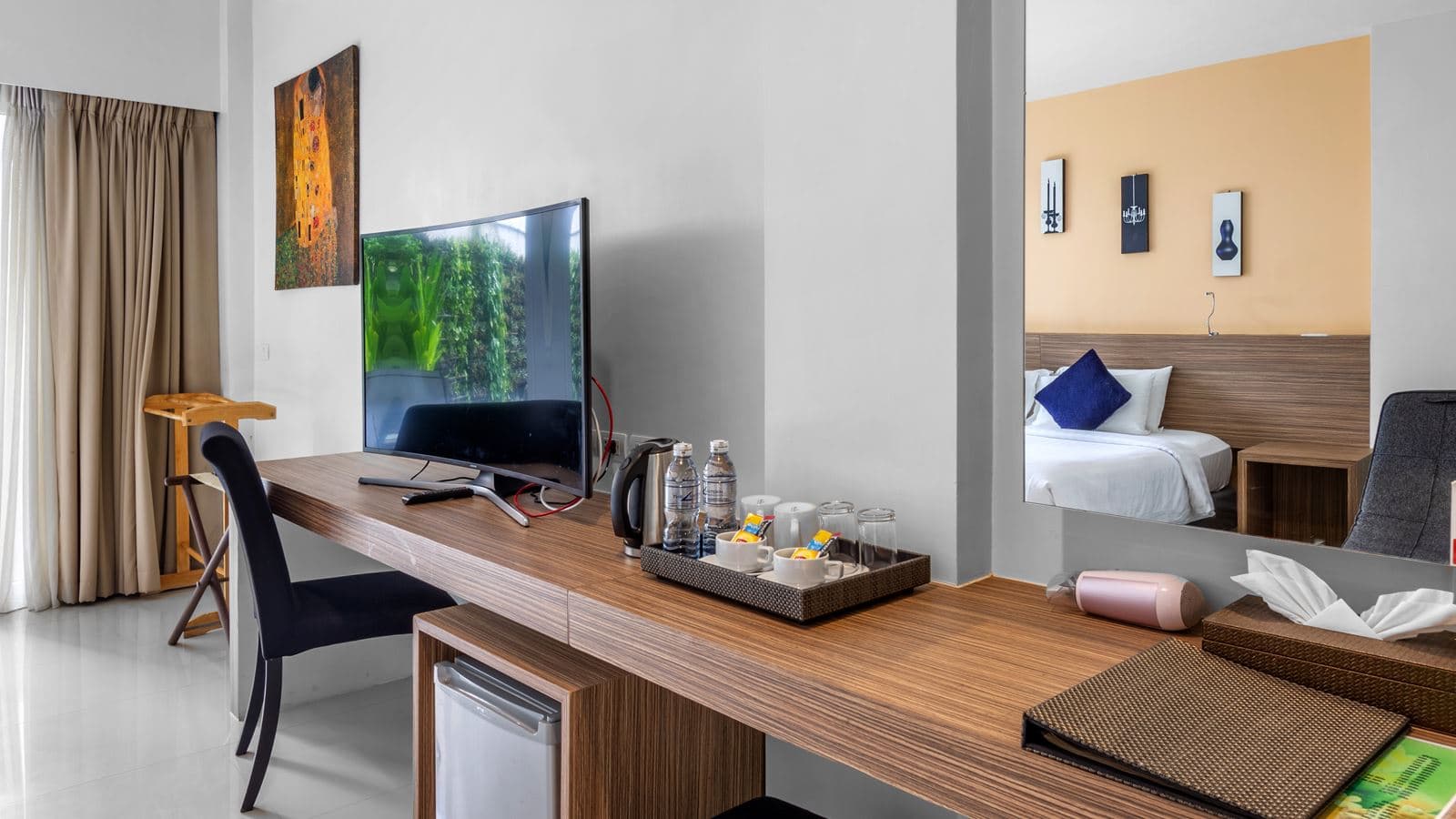 rooms-pool-pent