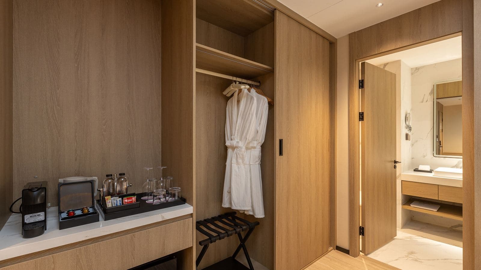 rooms-deluxe-room