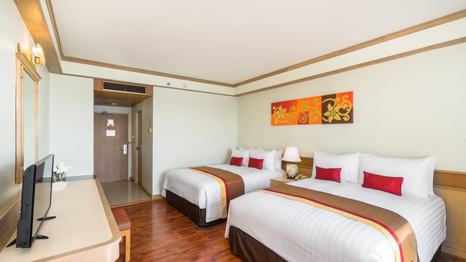 rooms-superior-family-room