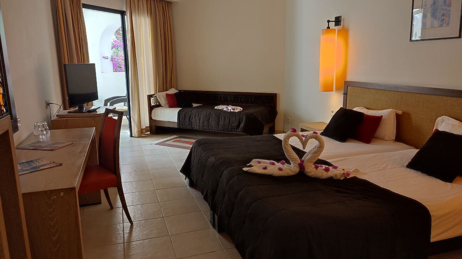 rooms-room-annex-garden-view