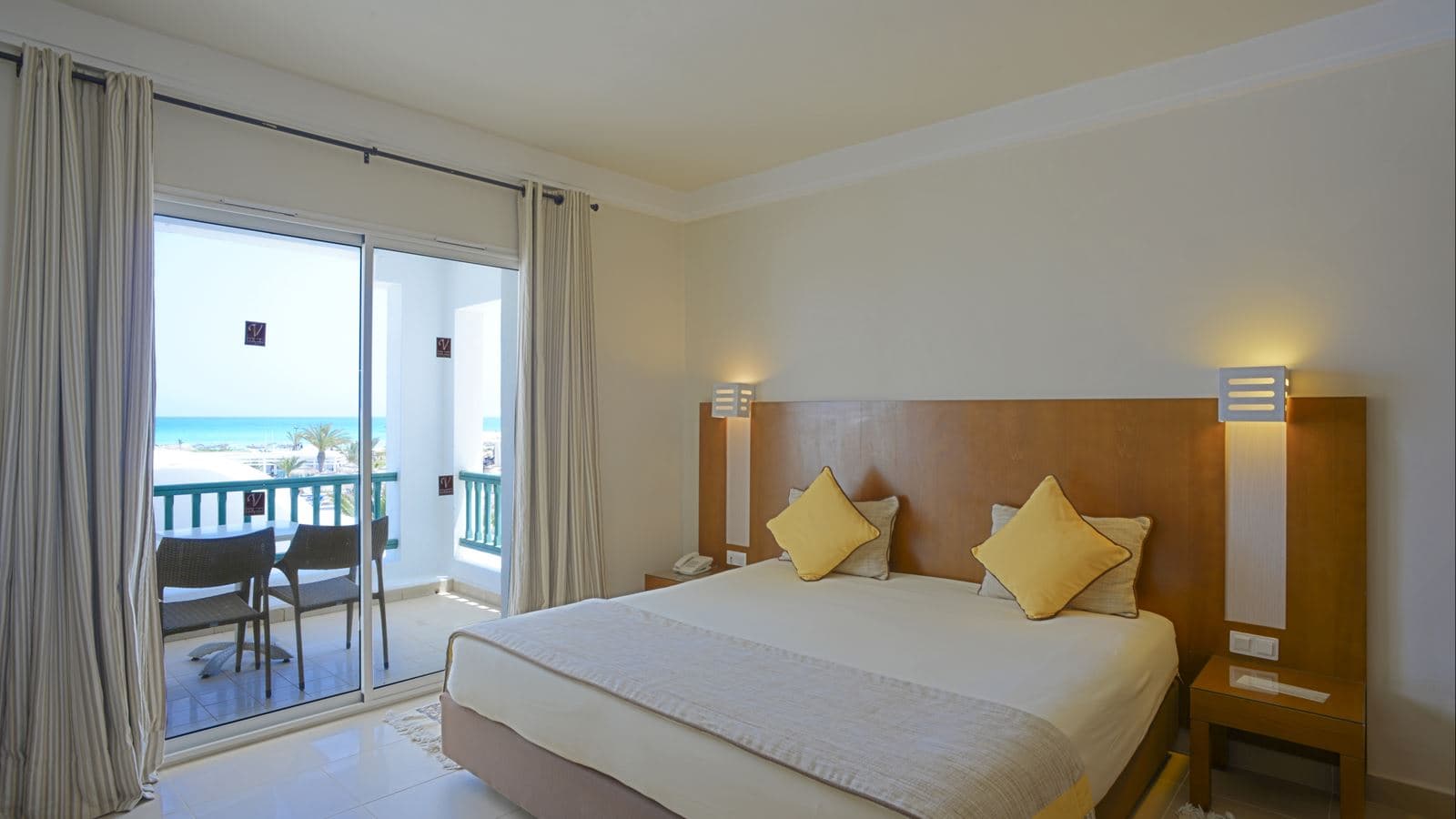 rooms-room-standard-seaview