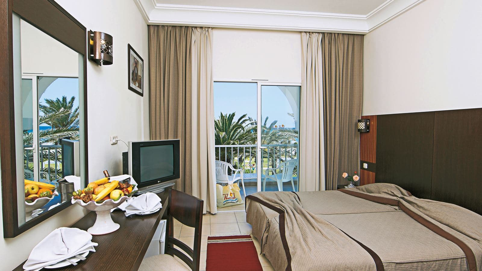 rooms-double-standard-room-gardenview