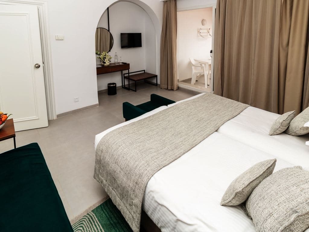 rooms-superior-room