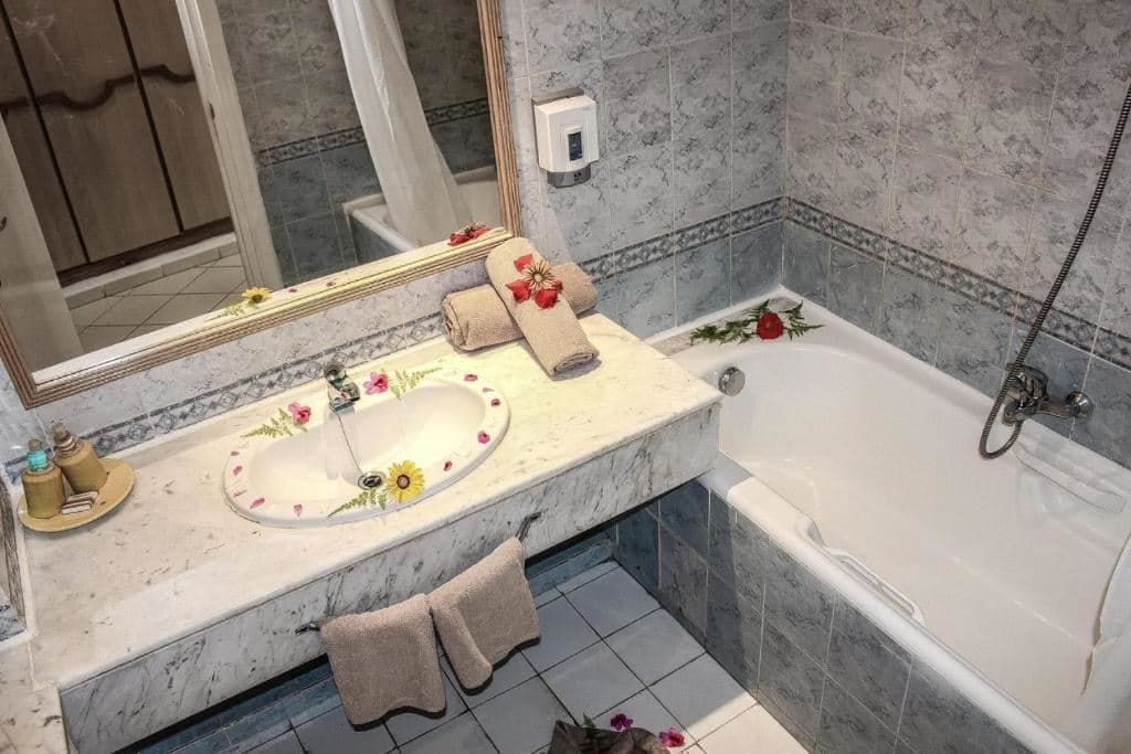 rooms-quadruple-room