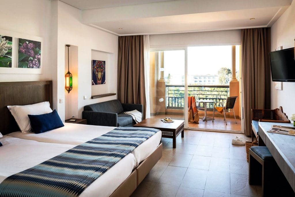 rooms-superior-room
