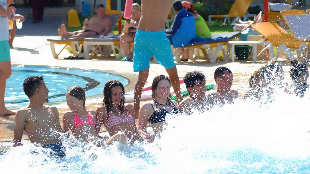 animation-outdoor-pool