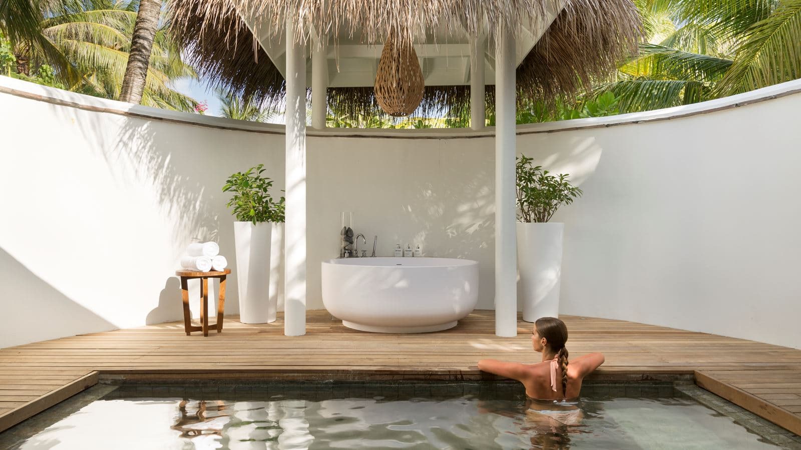 rooms-beach-pool-villa