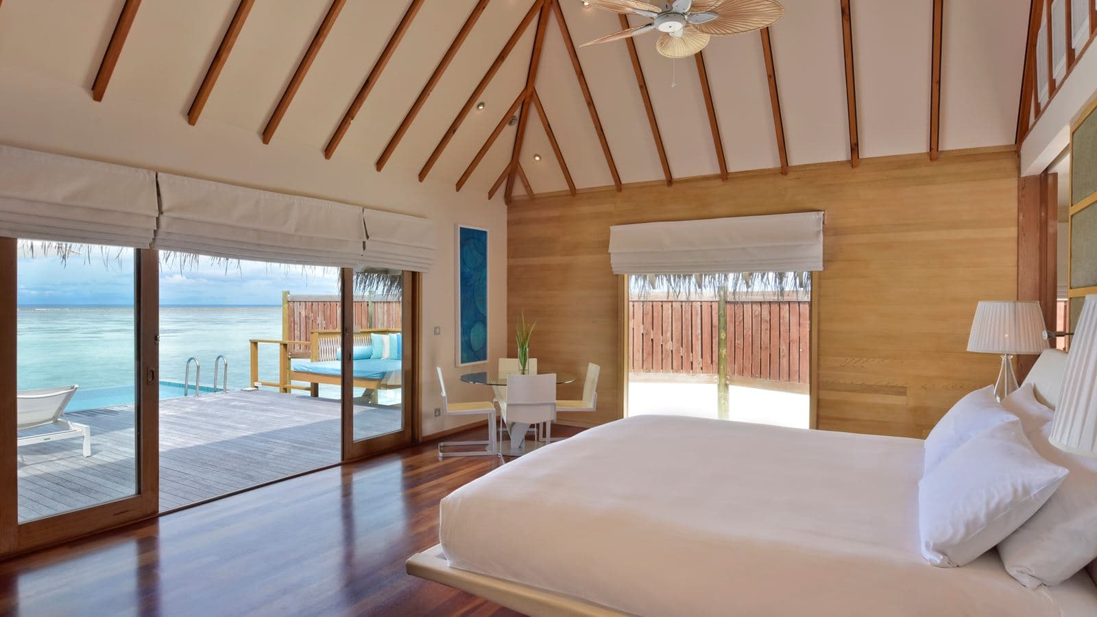 rooms-premier-water-villa