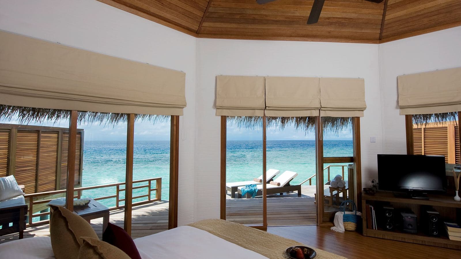 rooms-water-villa
