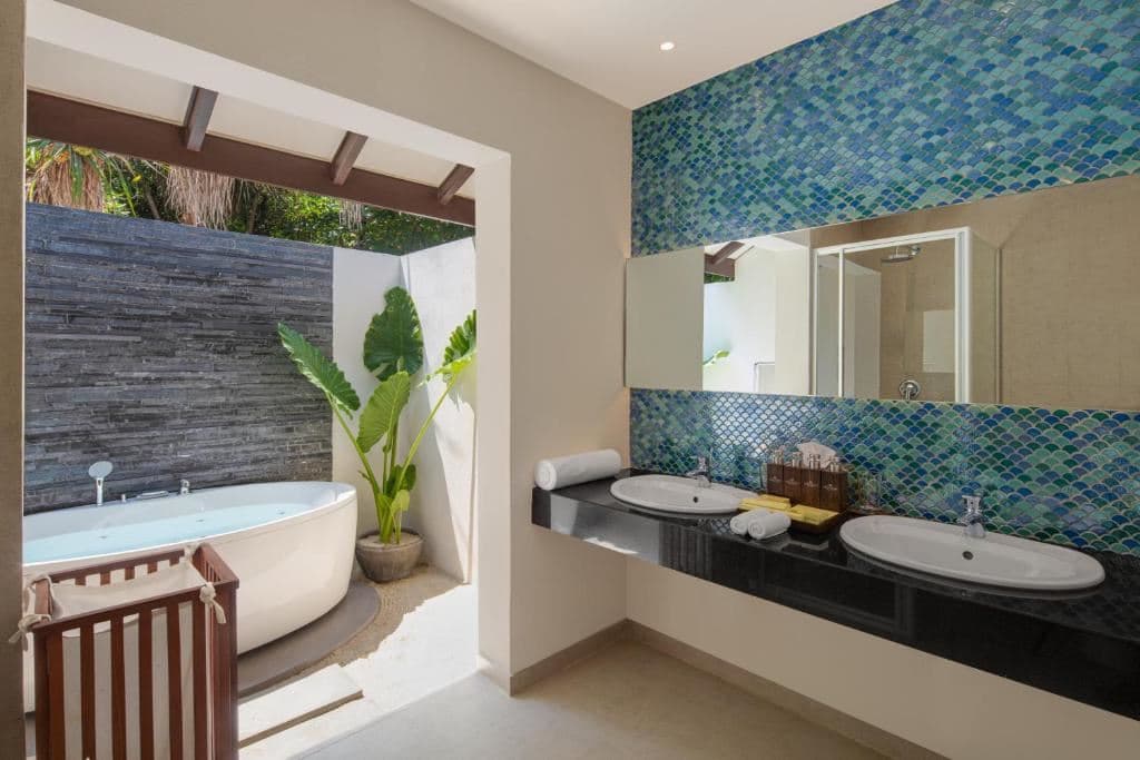 rooms-deluxe-jacuzzi-beach-villas