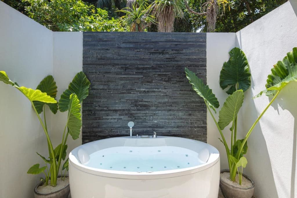 rooms-deluxe-jacuzzi-beach-villas