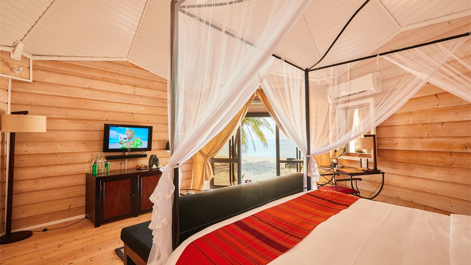 rooms-jacuzzi-beach-villas