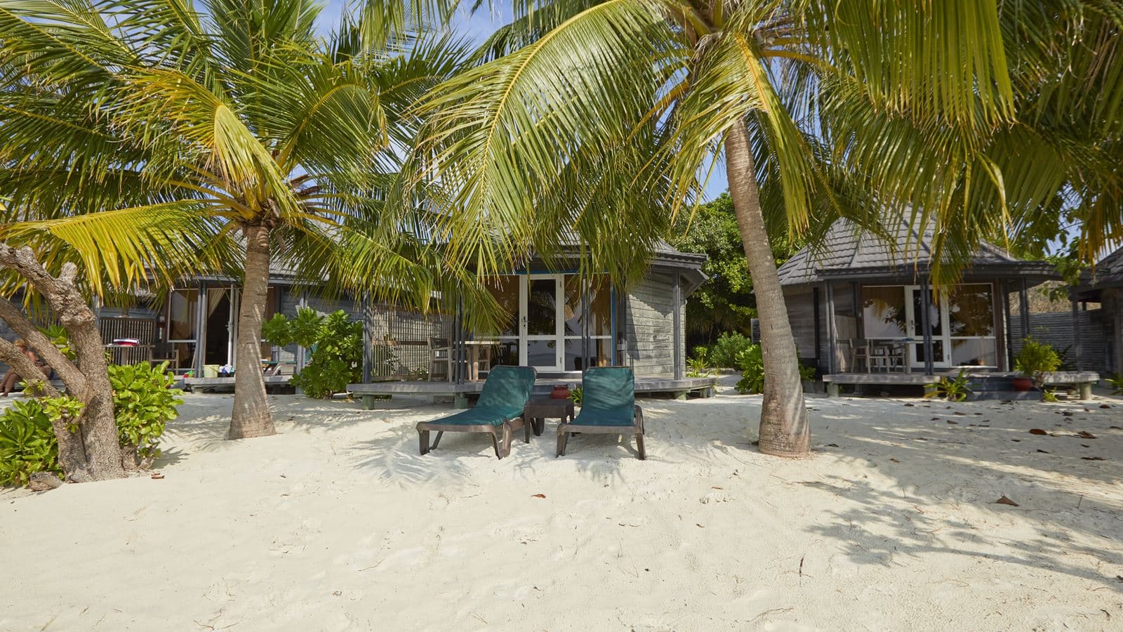 rooms-o-jacuzzi-beach-villas