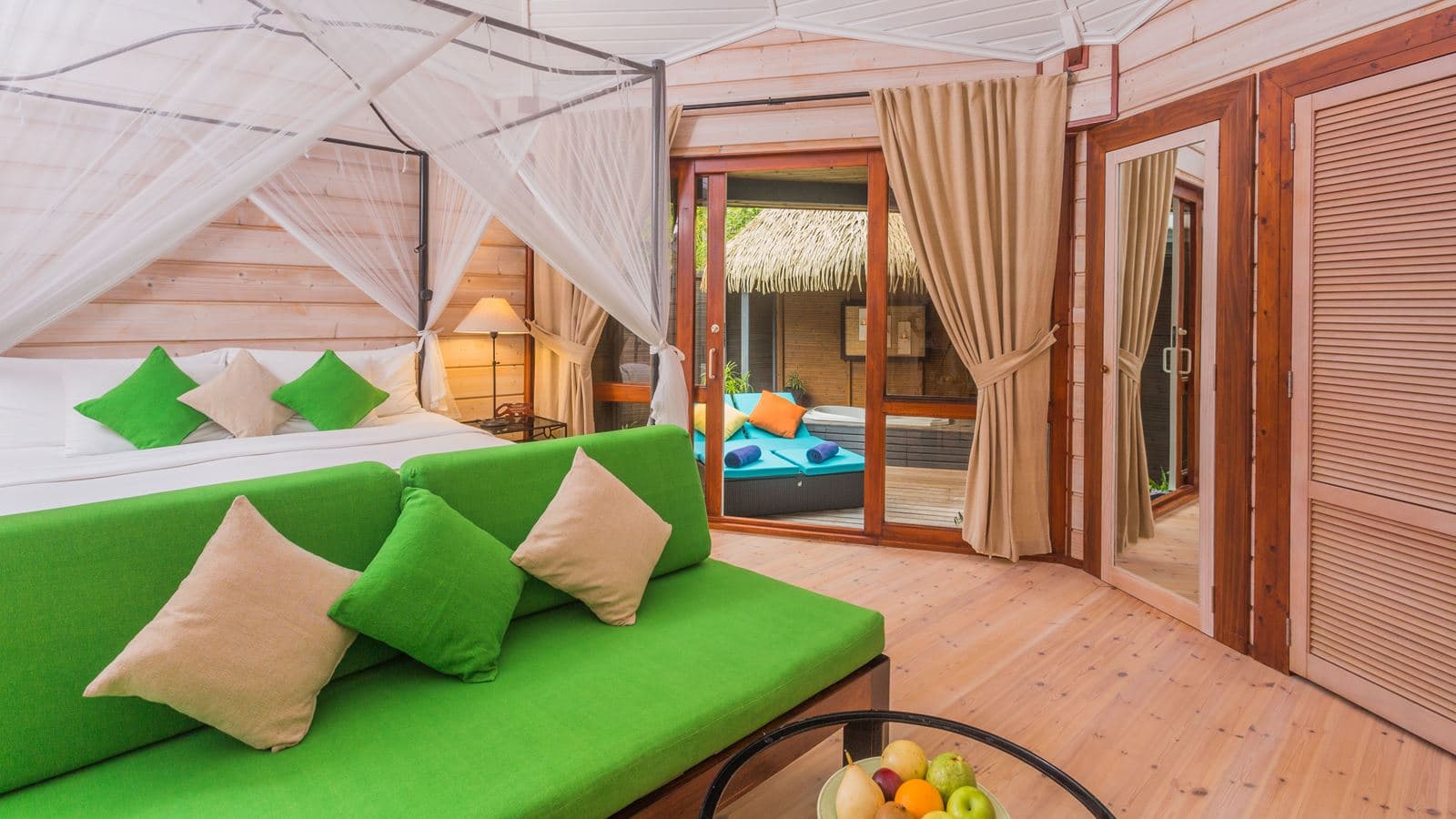 rooms-sangu-jacuzzi-beach-villa