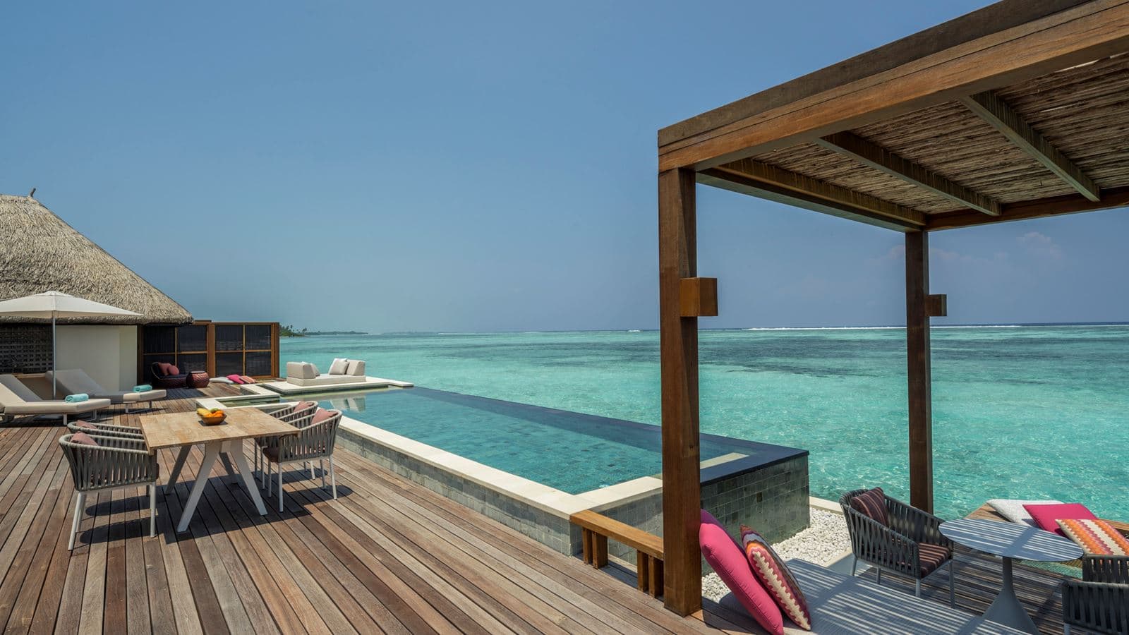 rooms-two-bedroom-water-suite-with-pool