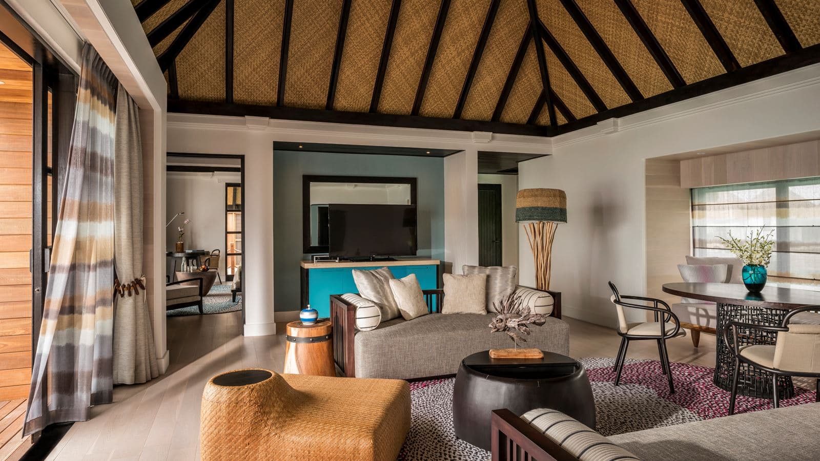rooms-two-bedroom-water-suite-with-pool
