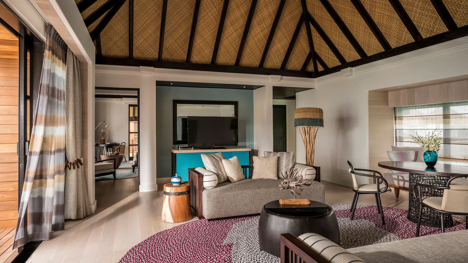 rooms-two-bedroom-water-suite-with-pool