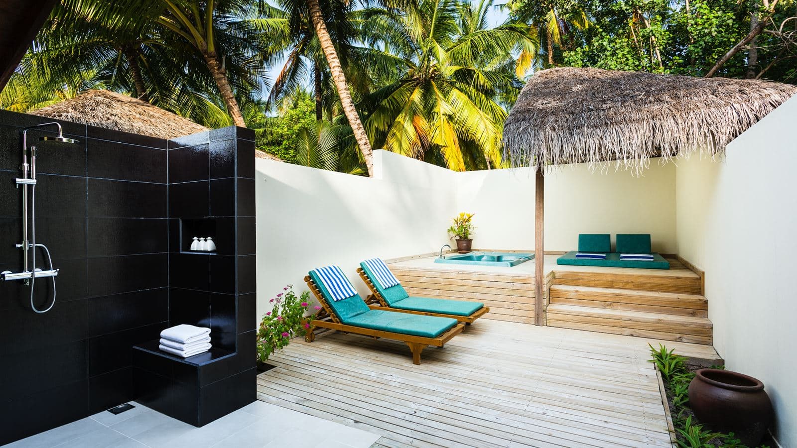 rooms-jacuzzi-beach-villa-18+-adults-only