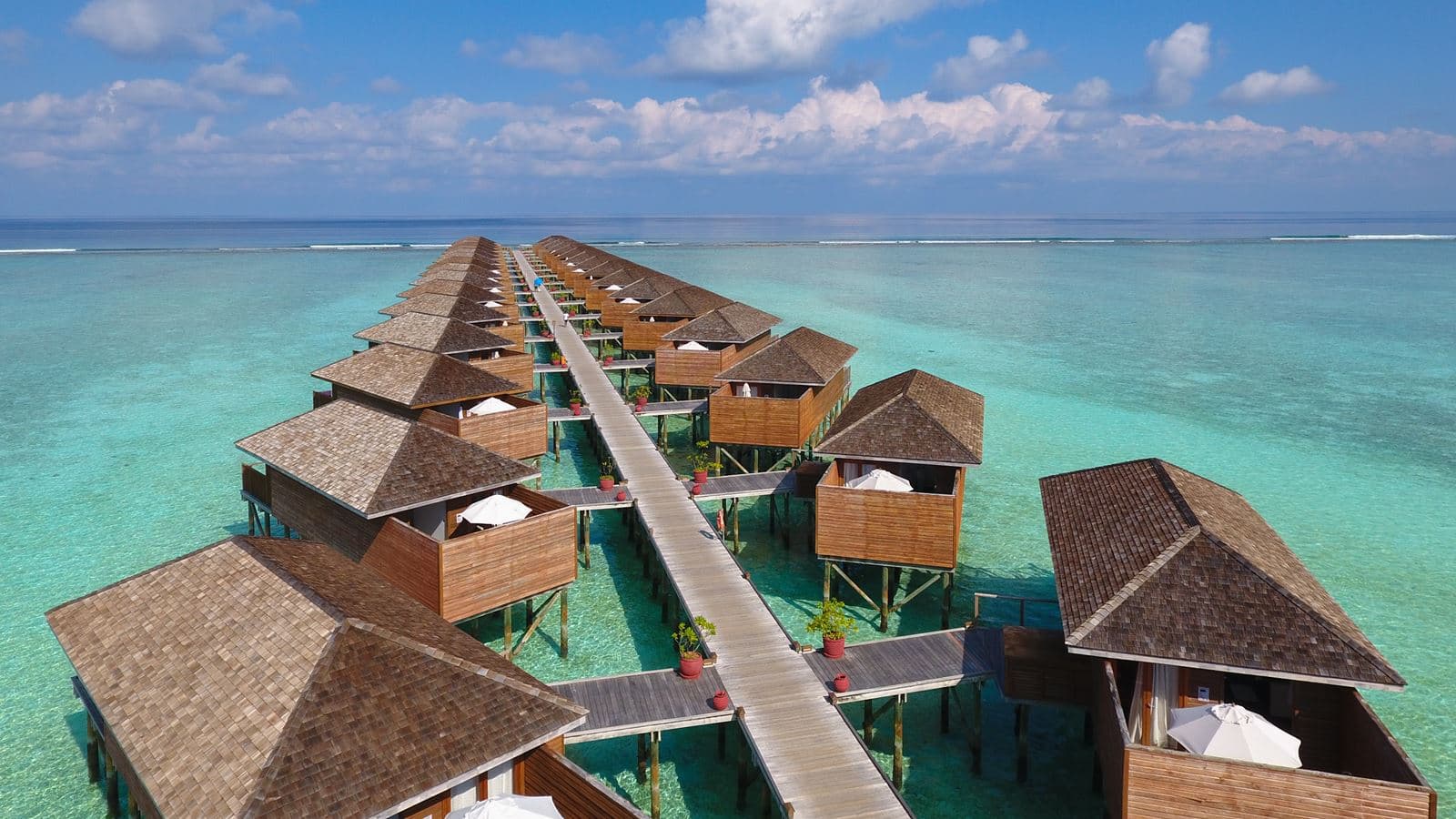 rooms-jacuzzi-water-villa