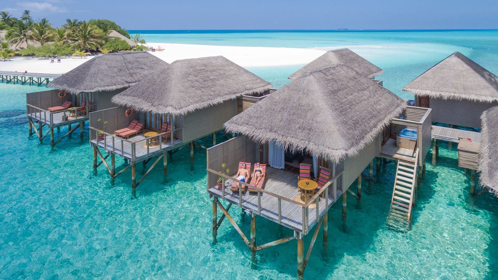 rooms-jacuzzi-water-villa