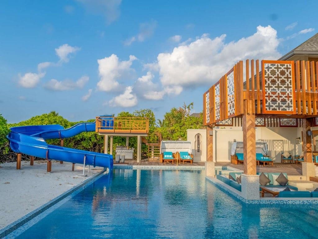 rooms-sultan-beach-residence-with-sunset-pool-4-br