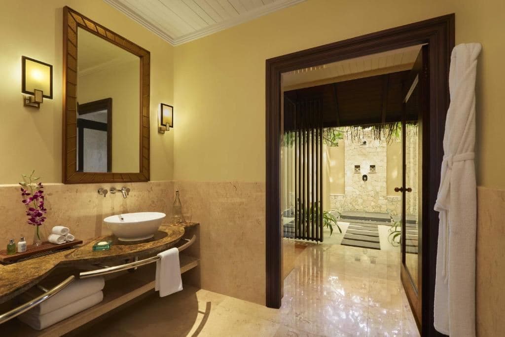 rooms-deluxe-beach-villa-with-pool