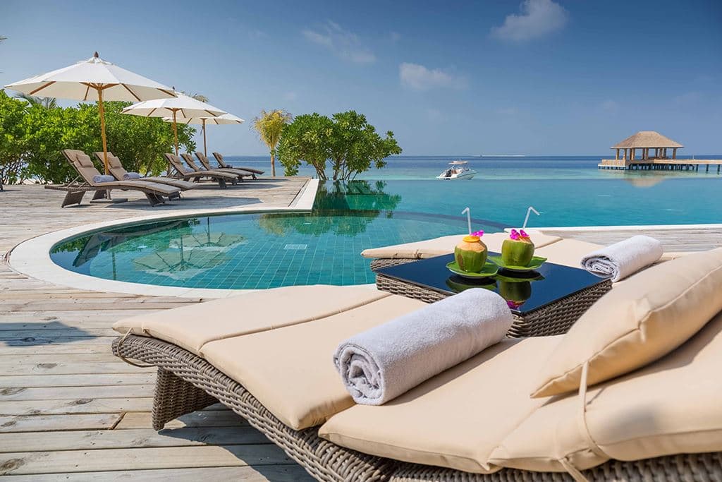 bars-sea-edge-bar