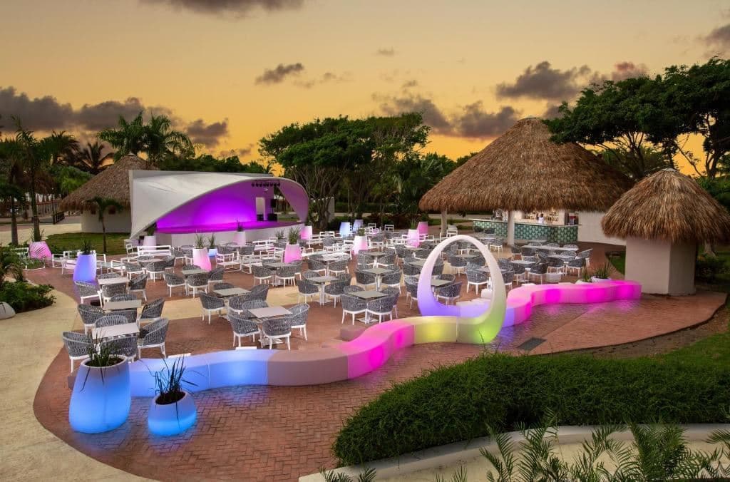 restaurants-main-building