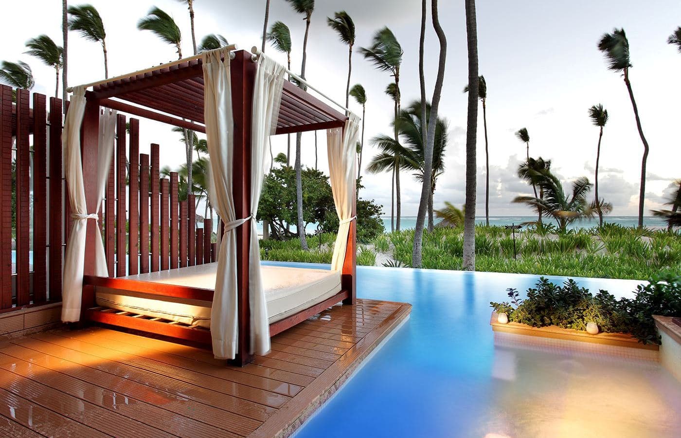 rooms-junior-suite-swim-up-ocean-view