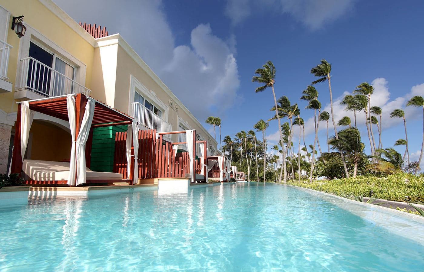 rooms-junior-suite-swim-up-ocean-view