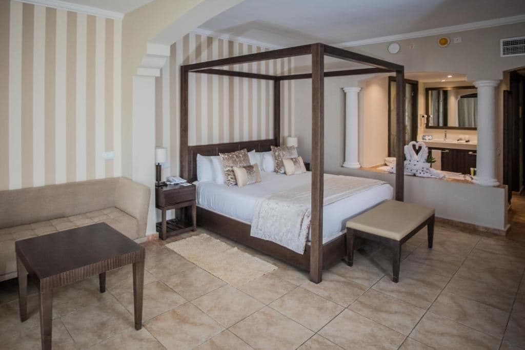 rooms-colonial-club-junior-suite-ocean-view-with-jacuzzi