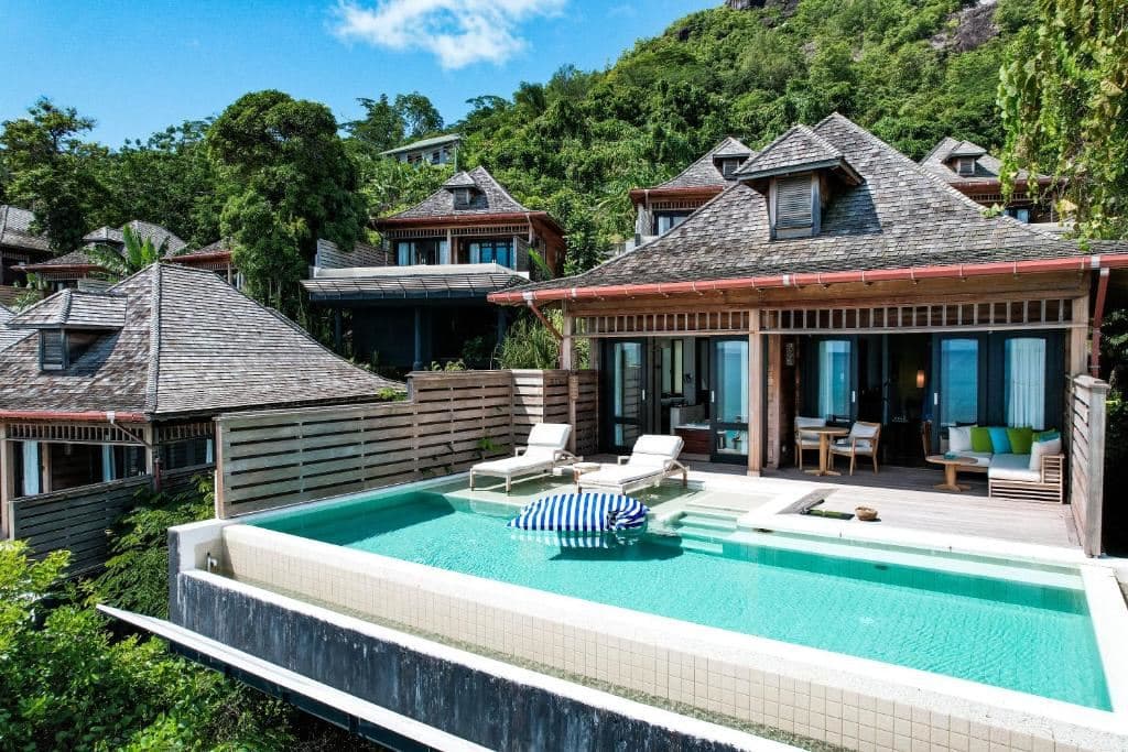 rooms-signature-grand-oceanfront-pool-villa