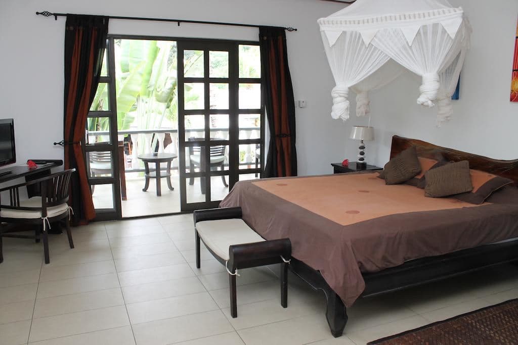 rooms-superior-room