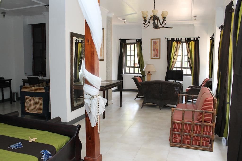 rooms-deluxe-room