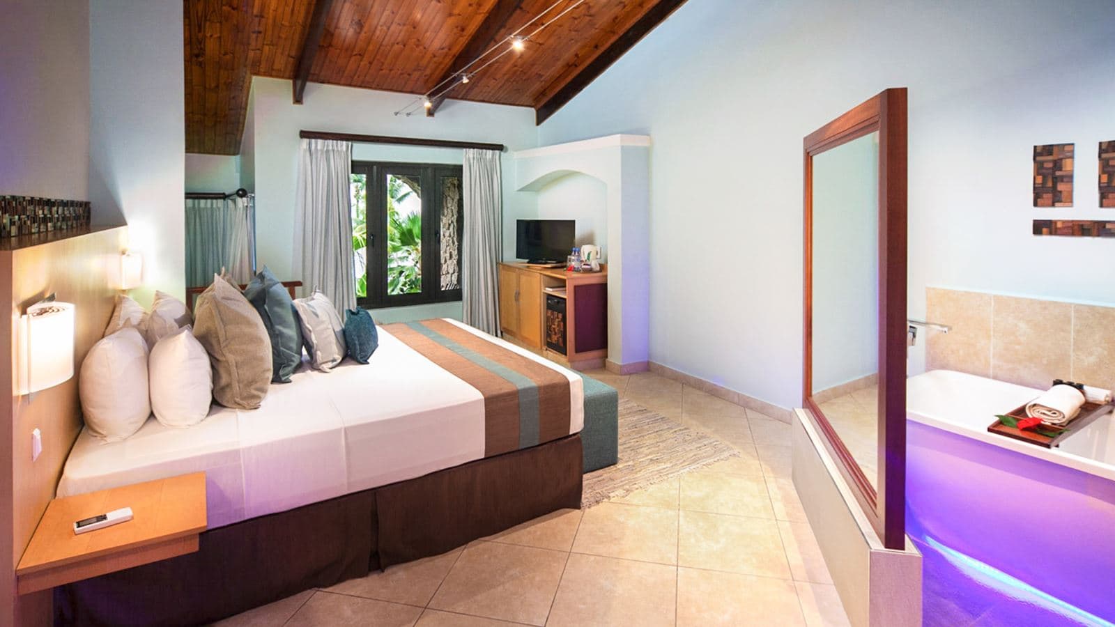 rooms-double-or-twin-superior-two-double-beds
