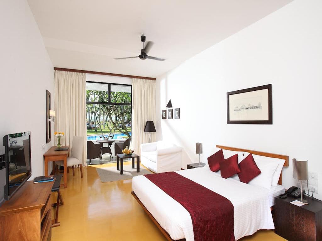 rooms-deluxe-room