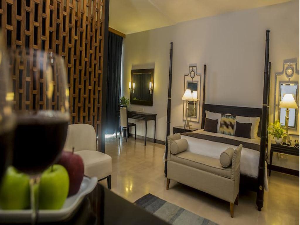 rooms-club-suite