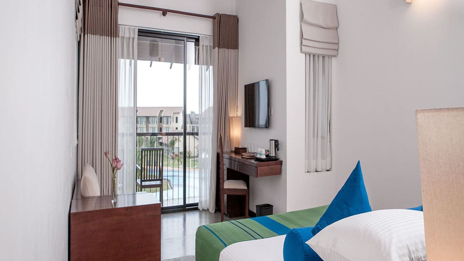 rooms-deluxe-room
